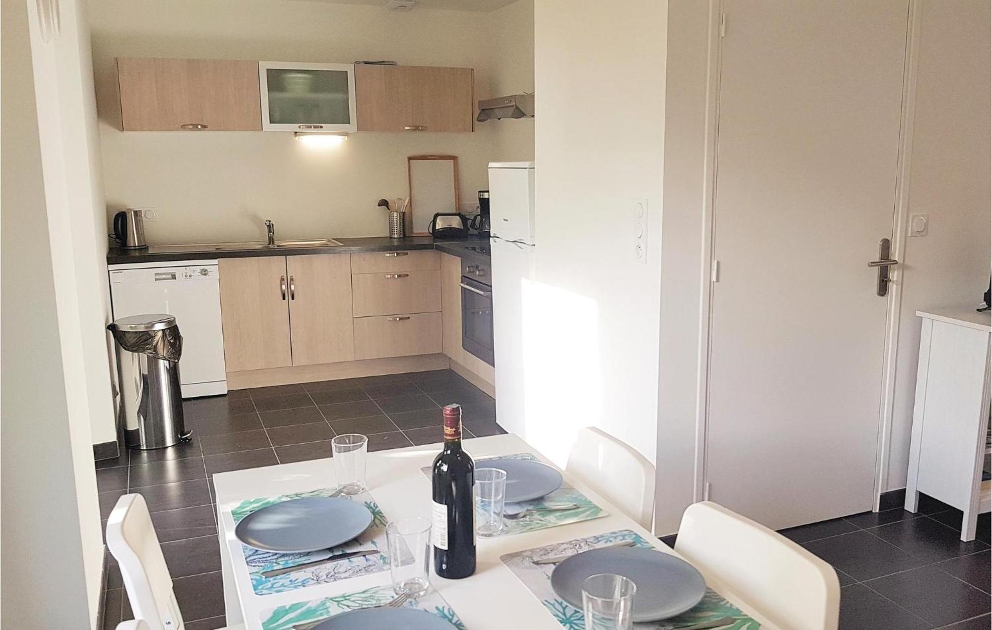 Beautiful Home In Erdeven With Kitchenette Luaran gambar